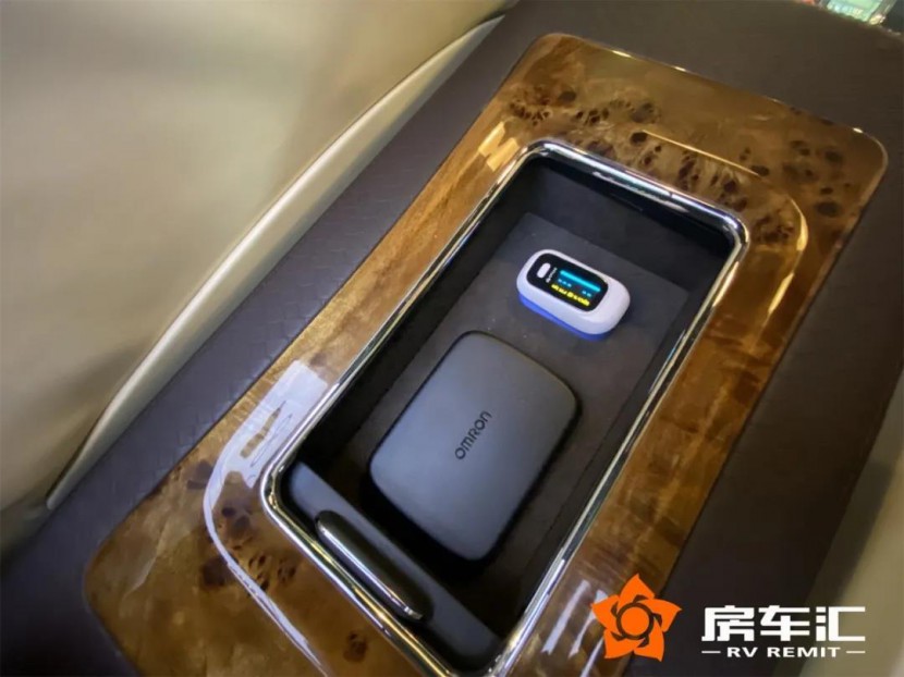 2020款圣母峰巅峰版，黑金四座，镀金立标，语音智能交互，太牛了！13.jpg