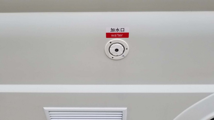 爱旅途房车大通C型居家版小额头旅居房车 停售 外观 (1)