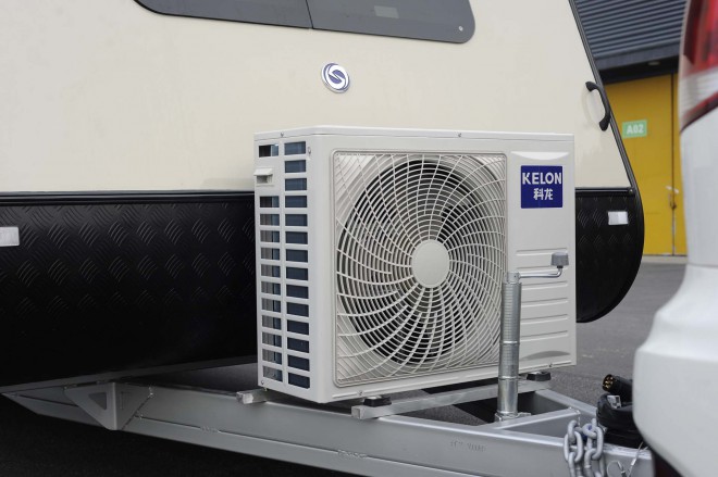 戴德隆翠C19拖挂式营地房车 17万元 _DSC8371