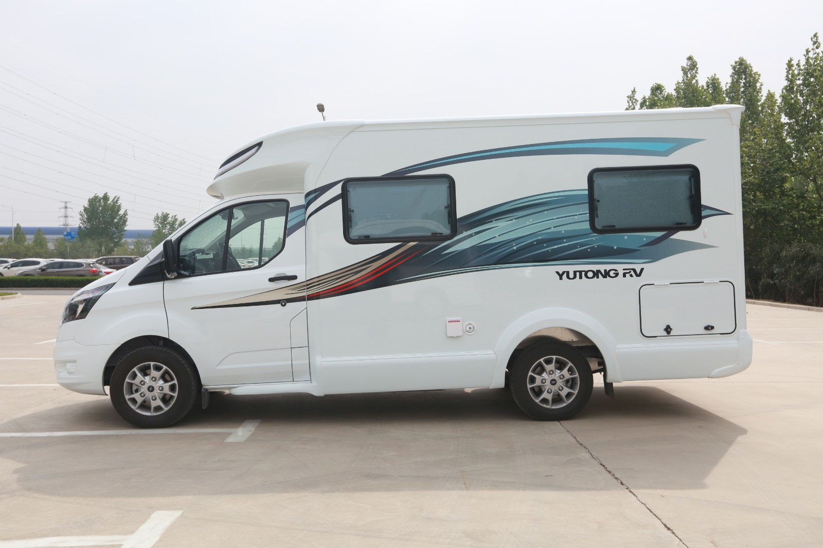 宇通福特全顺c型房车