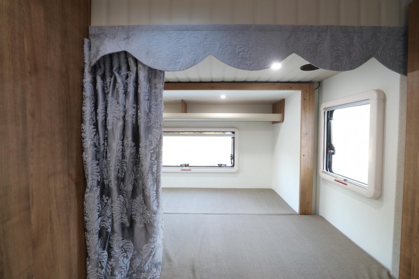 拓锐斯特“欧畅版TIC-621A”依维柯双拓展C型房车 WLH_6844
