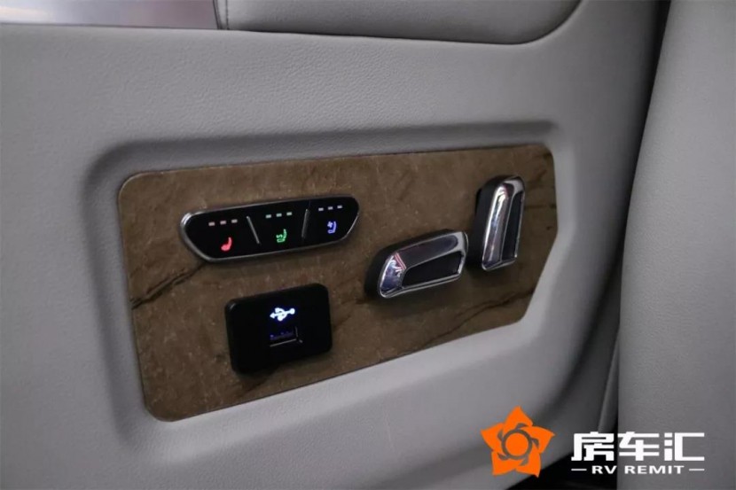 雅典娜版别克GL8商务车，改装后30来万气场翻倍！16.jpg