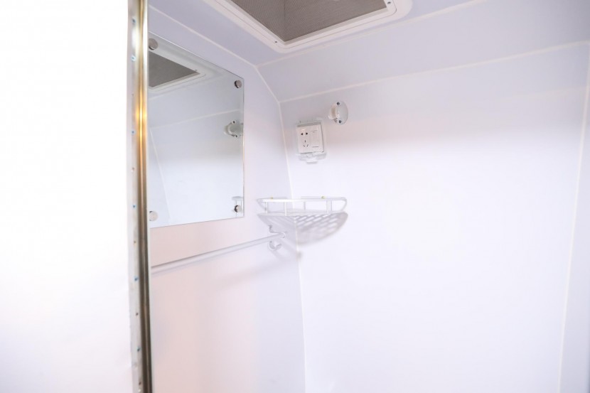 双景房车（国六）大通B型长轴高顶房车 25.8万元 WLH_4884