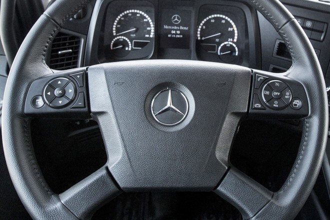 诺马迪森穿越者B洛阳德野高端越野房车德国奔驰4X4这是描述信息