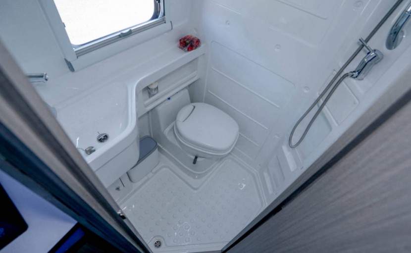 9月2日郑州房车展：赛德房车猎鹰2号C型无拓版，满怀热爱，追逐山海！6381e60f46f98f5bf3fed228a938ab30