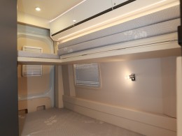 985A4572