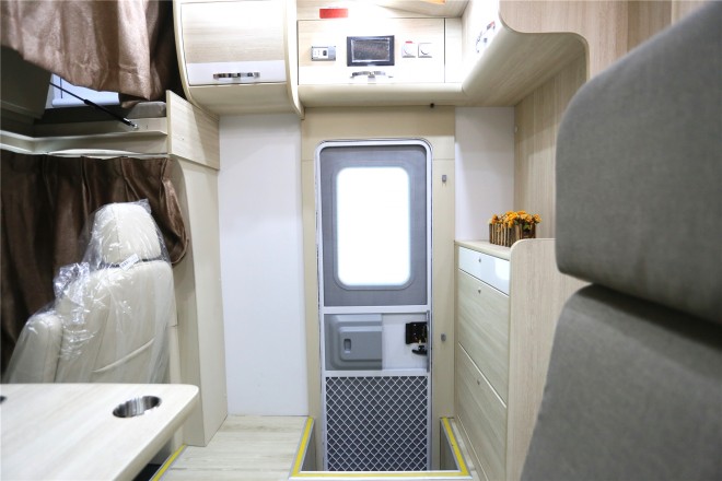 拓锐斯特依维柯C型欧亚版TIC-601 52万起 2E1A4802