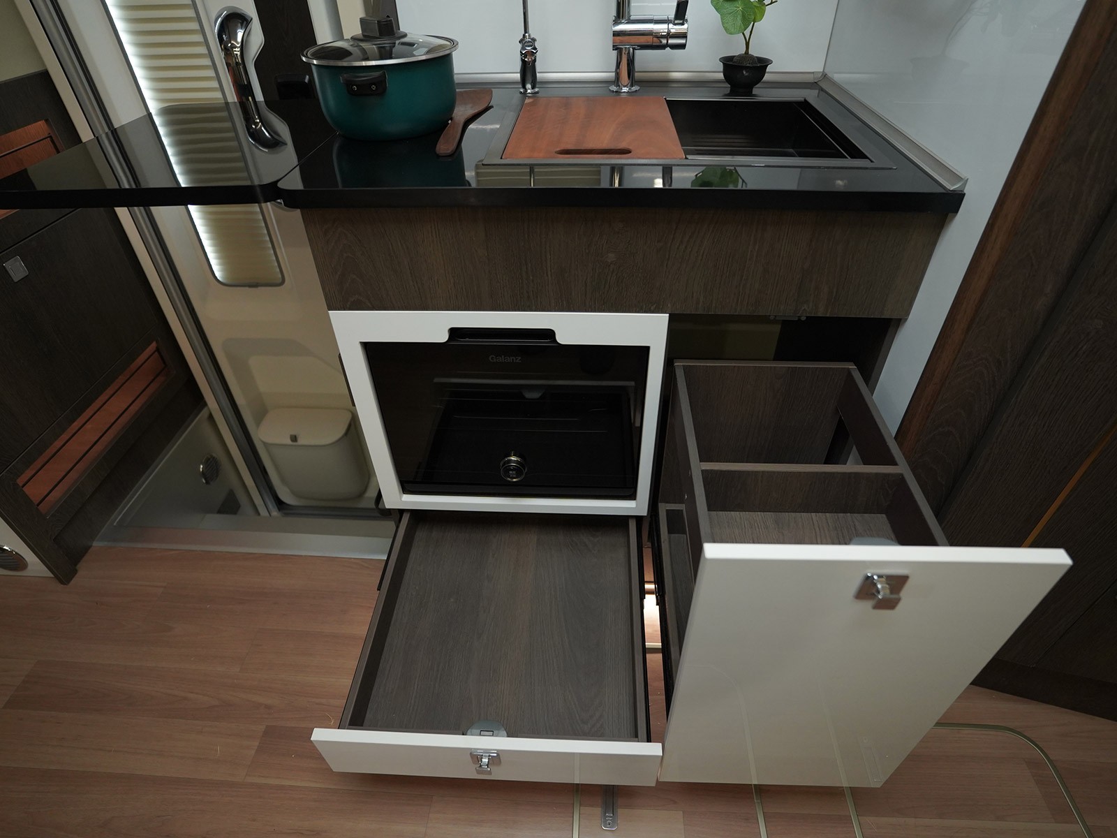 宇通雍和旗舰版C型房车 生活区