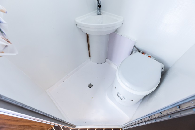 新飞房车S100轻卡，大空间大布局，让你的旅途豪享舒适！get?code=Nzc5NzQ2MjQyNTZlYTRhODQ1YzI4ZWQyOThiMDYxZDksMTY2MzIyODc3NjI5MA==