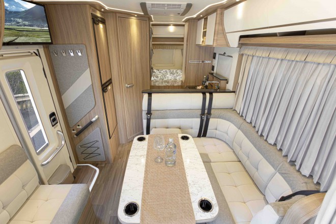 金冠宾歌CX510依维柯C型后拓展房车6座202103151614059157100
