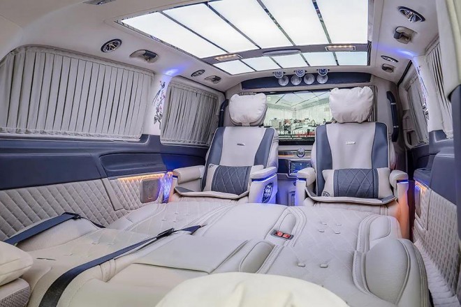 奔驰立标商务车，黑金双拼色，带隔断大七座！13.jpg