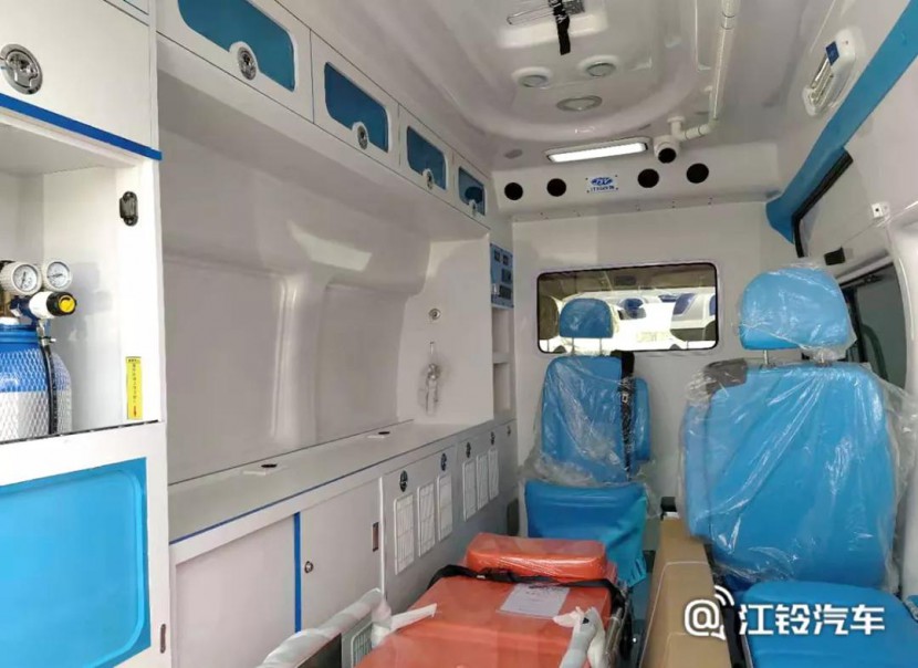 全国第一批，江铃交付两台福特全顺负压救护车奔赴武汉ddf0a821fe714514bc855f5e57731723