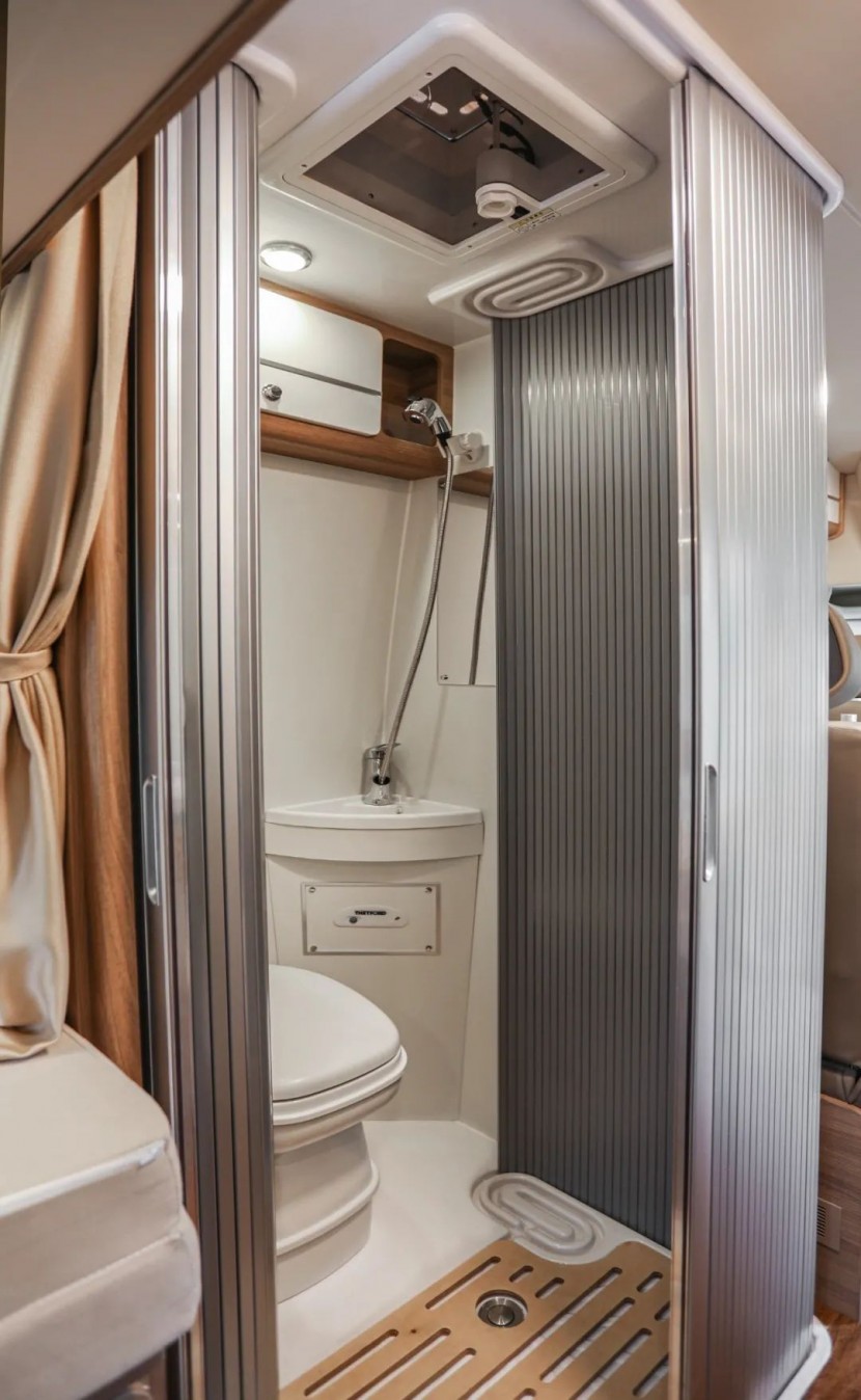 9月2日郑州房车展：金冠房车宾歌B900，小身体也能带你看大世界！d54fcfe42a353adda206cb54ffeb2cb1