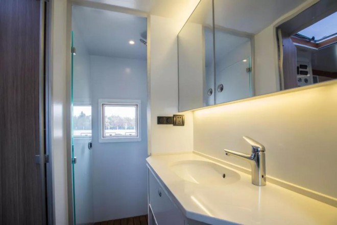 诺马迪森-“穿越者B”奔驰4x4越野房车——不惧束缚的越野房车（二）384f72ad76f941fe91eff71e6db55165