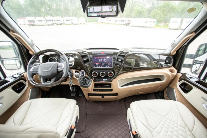 9月2日郑州房车展：霍夫勒房车大白鲨后拓版，出发，满载幸福与温馨！c7013f7d2be323964e351a7245bb7c5a