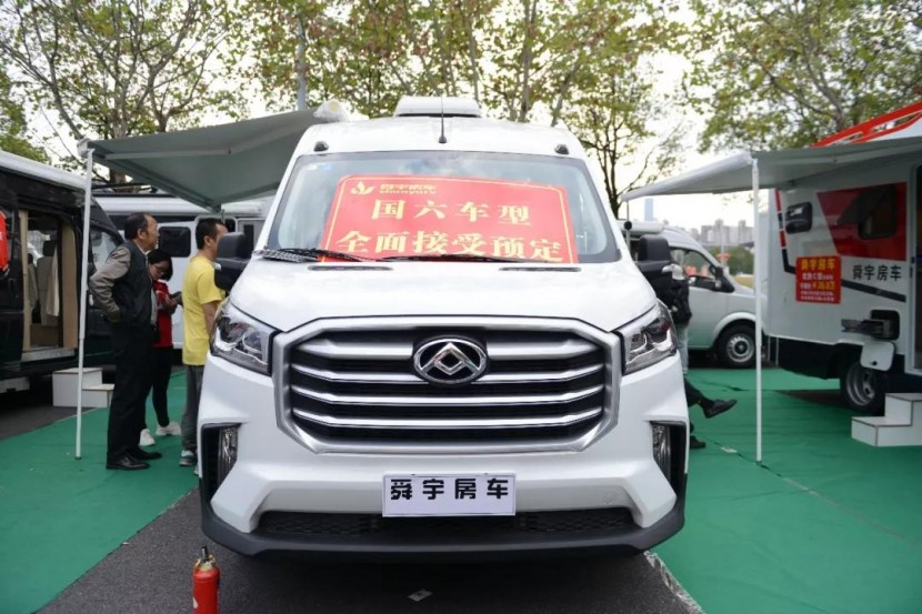 11.23杭州房车展舜宇房车携最新款依维柯C型、现款大通V90B型房车亮相24dc31eed9f7495b8e0396d2d25c7fa2