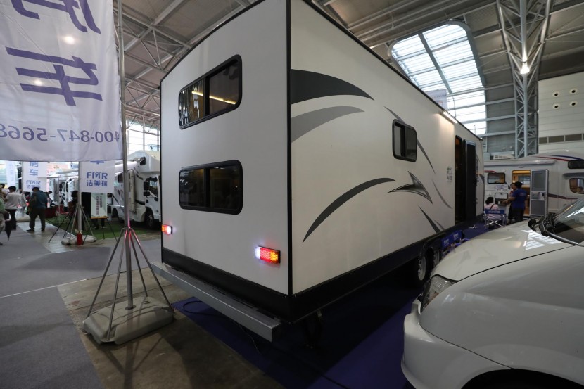 新星房车 美式单拓展露营地拖挂房车 24.8万元 WLH_6003