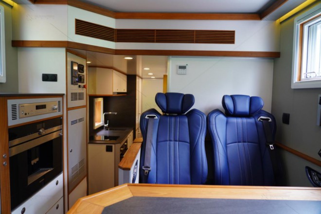 身兼房与车–德野诺马迪森“领航者E”越野房车（下）b01d611bbc884ba89774be20cc92f99e