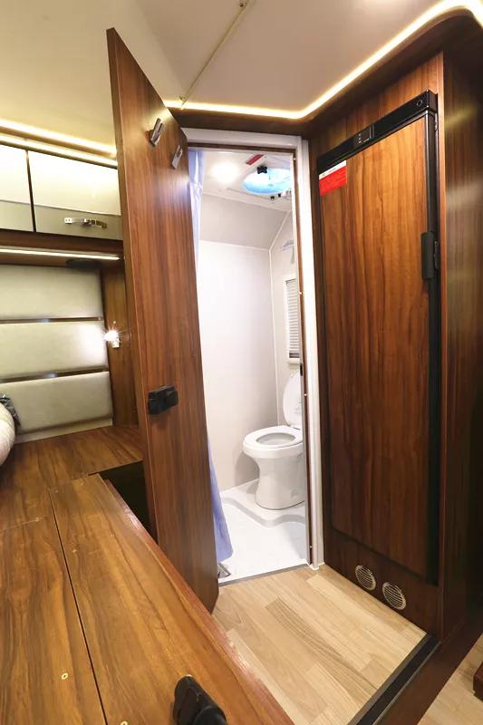 体验专属舒适旅行，宇通国产依维柯C型单拓房车d1e7b1ca73d54a1bbce44a6a7555c857
