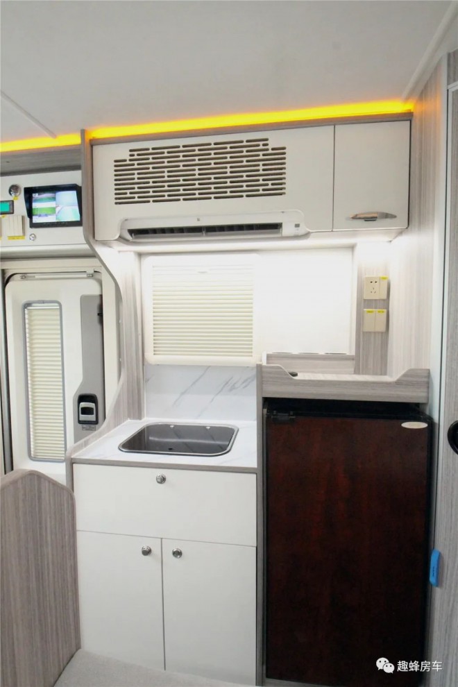 9月2日郑州房车展：趣蜂房车全顺C型，纵情跋涉，看昼夜轮转！32a4ba19acc8626fc8d68a6f08b3106d