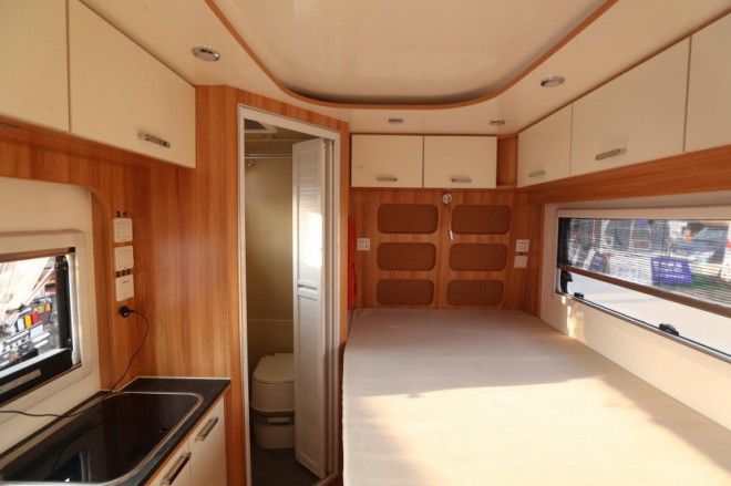 6.5洛阳房车展澳森房车新款糅合澳洲设计元素可上牌拖挂房车亮相7c3a863aeaa24c7e8c76b1f9e05aeb3a