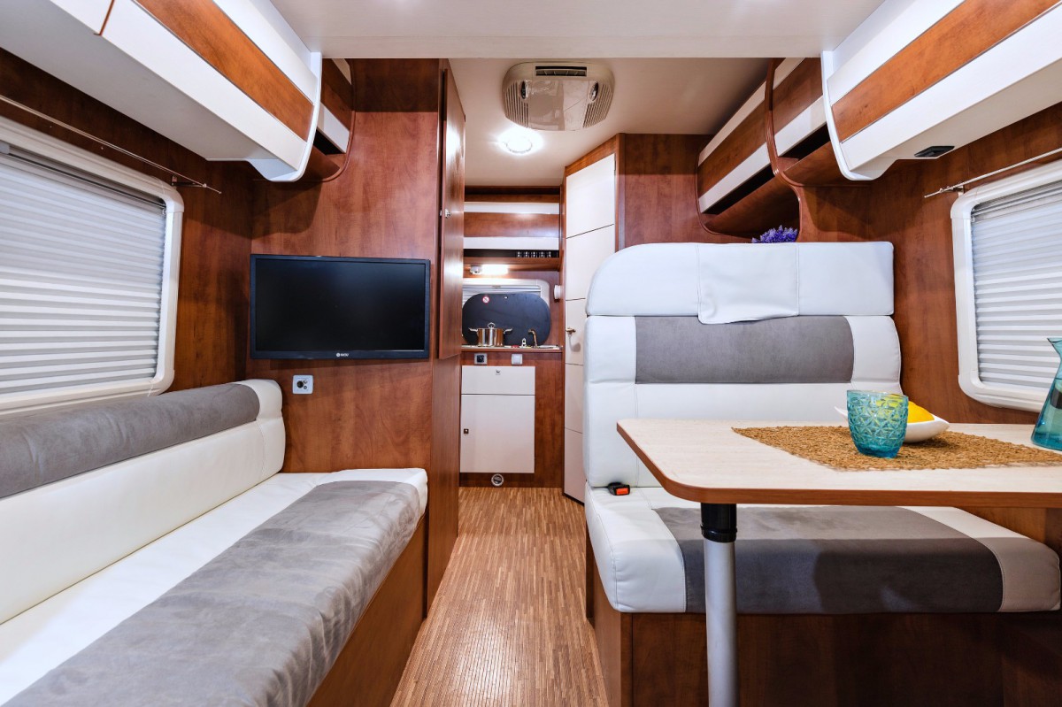 【高清图】亚特-大通v80内饰全景 (1).jpg 图7-房车旅游网