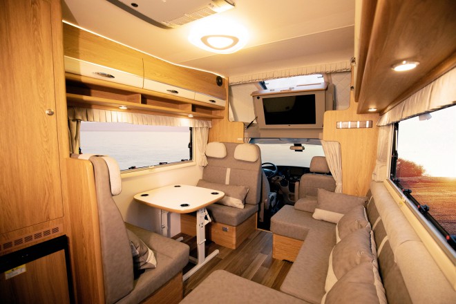 金冠宾歌CX510依维柯C型后拓展房车6座202104071443421227045