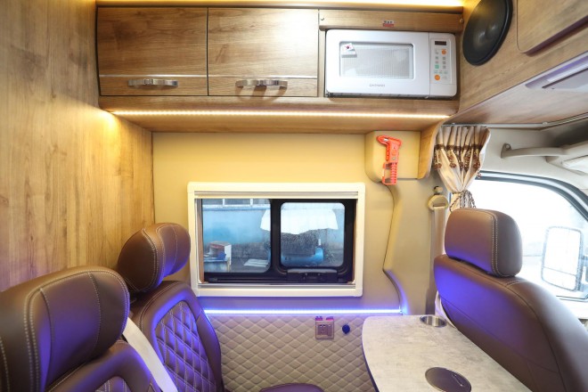 老张定制款——高清实拍2019款顺之旅东风御风白色自动挡B型房车 WLH_5944