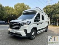 上汽大通 2023款 上汽大通V90 隆翠CrossOver 加长轴后双胎 B型升顶房车