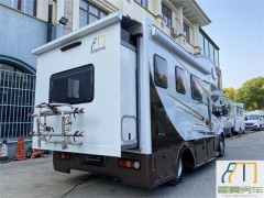 奔驰 17款奔驰双拓展C型房车
