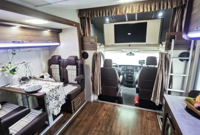 拓锐斯特房车：当有人说你太能“装”？