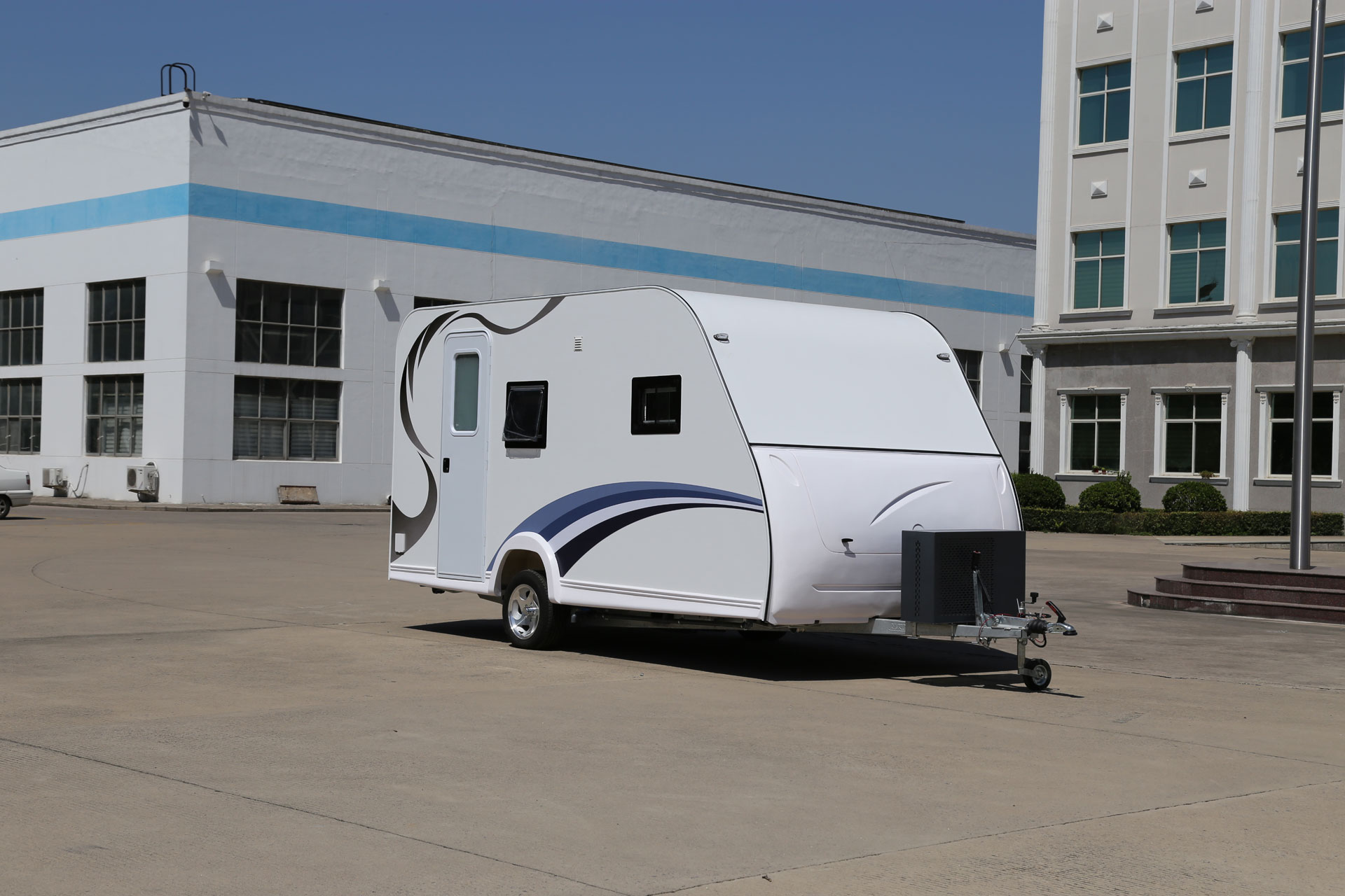 新飞拖挂房车 9.98万元