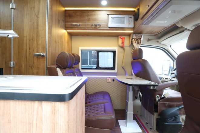 老张定制款——高清实拍2019款顺之旅东风御风白色自动挡B型房车 WLH_5993