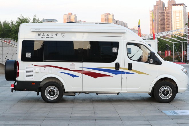 老张定制款——高清实拍2019款顺之旅东风御风白色自动挡B型房车 WLH_5750