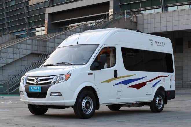 老张定制款——高清实拍2019款顺之旅东风御风白色自动挡B型房车 WLH_5738