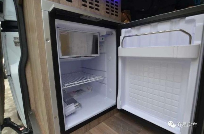 齐星福特新全顺B型升顶房车邀您参加9月2日郑州房车展，海角天涯，共享繁华！acc5e37bd7e2a9b46327d3029a11a5e9