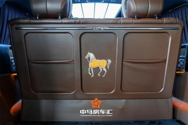 120万起？奔驰MPV换立标，用料过猛太豪侈，还买什么雷克萨斯LM6.jpg