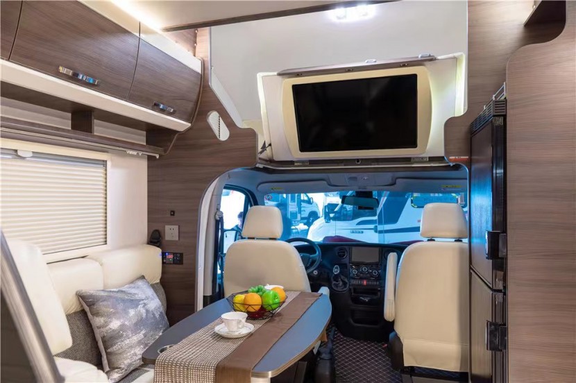 9月2日郑州房车展——亚特房车纪念版Y8-L2，体验自然魅力，看花开花落，天空蔚蓝！929bf491dd0b5a22fcb1da820aef062a