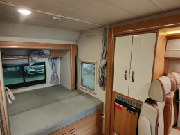 宇通 依维柯双拓展C型房车