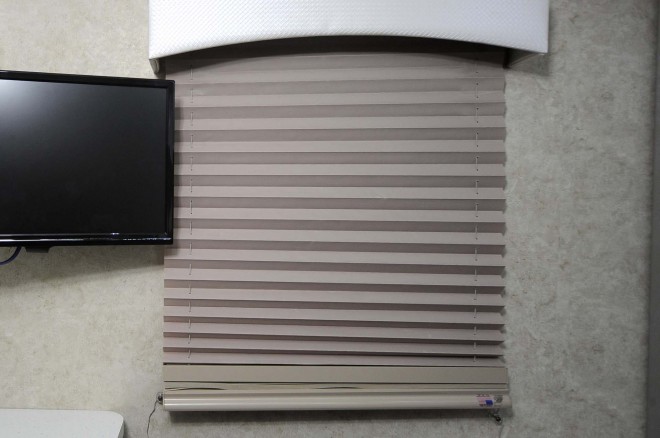 戴德隆翠C19拖挂式营地房车 17万元 窗户