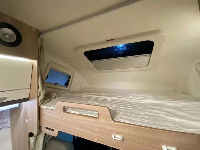 巍豪2022款旅行家1号房车，游山玩水看世界，遇花赏景品人间3a70dff91e30d1757f5768cba0719286