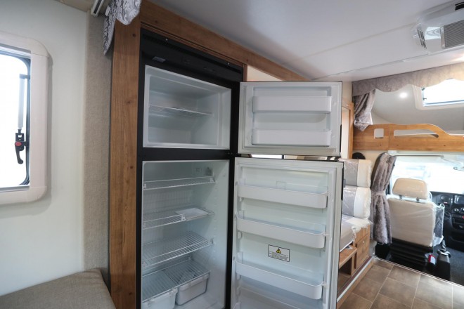 拓锐斯特“欧畅版TIC-621A”依维柯双拓展C型房车 WLH_6842