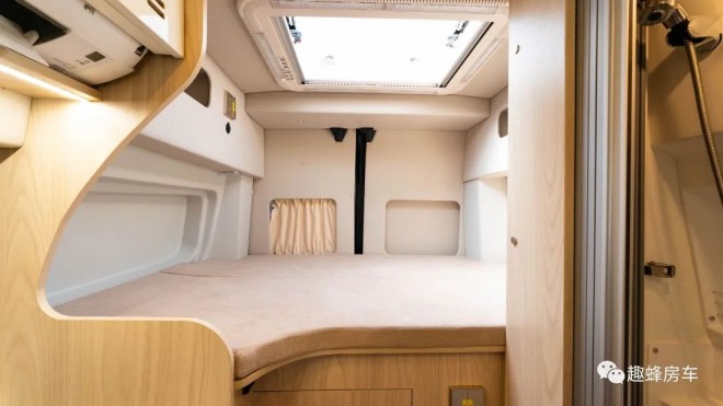 9月2日郑州房车展，趣蜂福特新全顺B620房车，知足常乐方为趣，携手前行攀高峰！2c0b04de9d438b229830983fb4c57d40