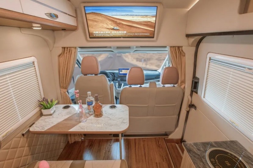 9月2日郑州房车展：金冠房车宾歌B900，小身体也能带你看大世界！14af616a3a2b2d7c882022c2ba5197a2