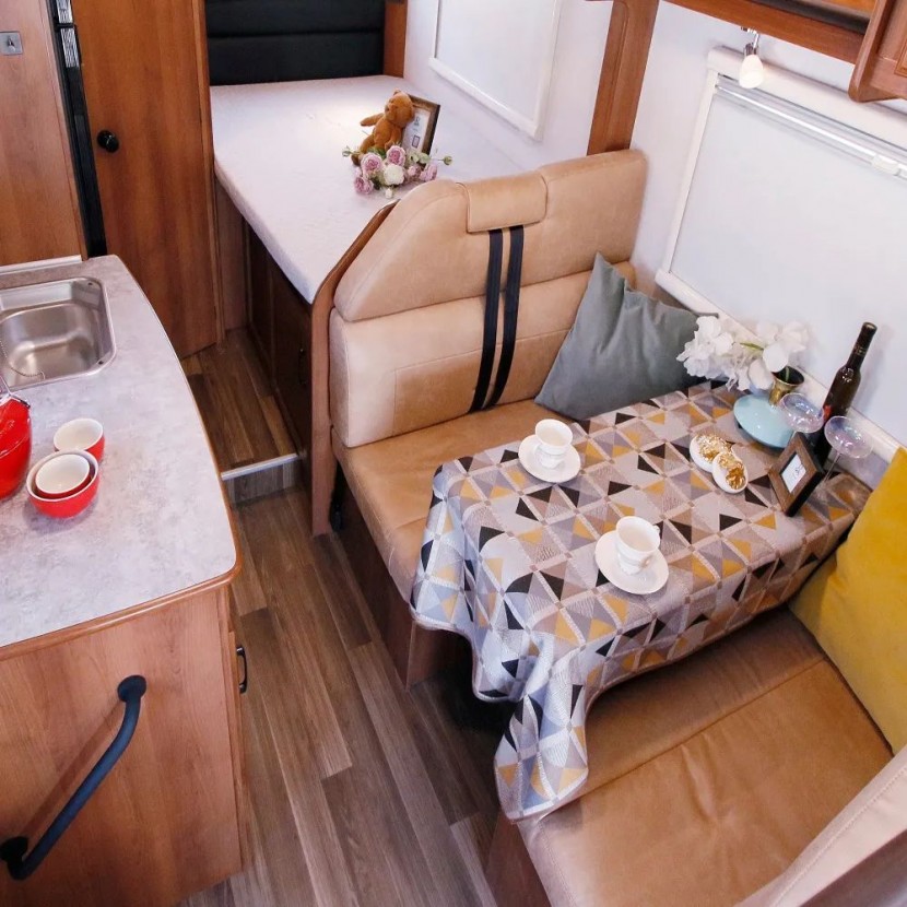 国六巨威3700——大通底盘自动挡房车评测图片