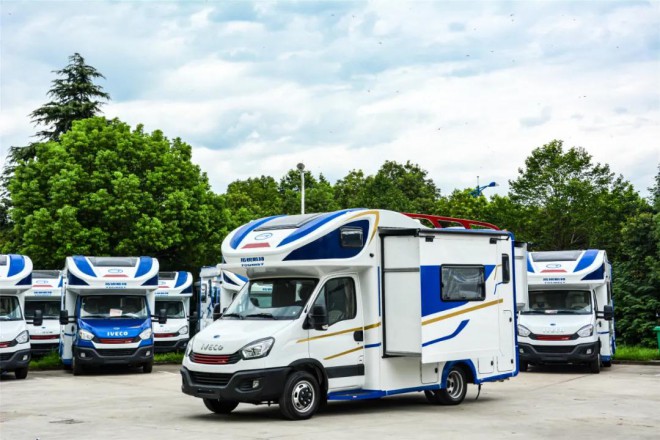 拓锐斯特房车：房车太阳能板一天能发多少度电？3e688bd82f564ba79554e5336ba10488