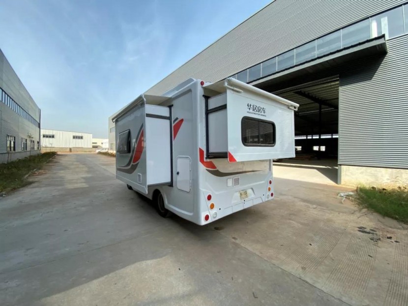 华居依维柯欧盛8AT自动挡双拓展房车5c9f19d5137e4cf1a6816f4ce6f4a57a