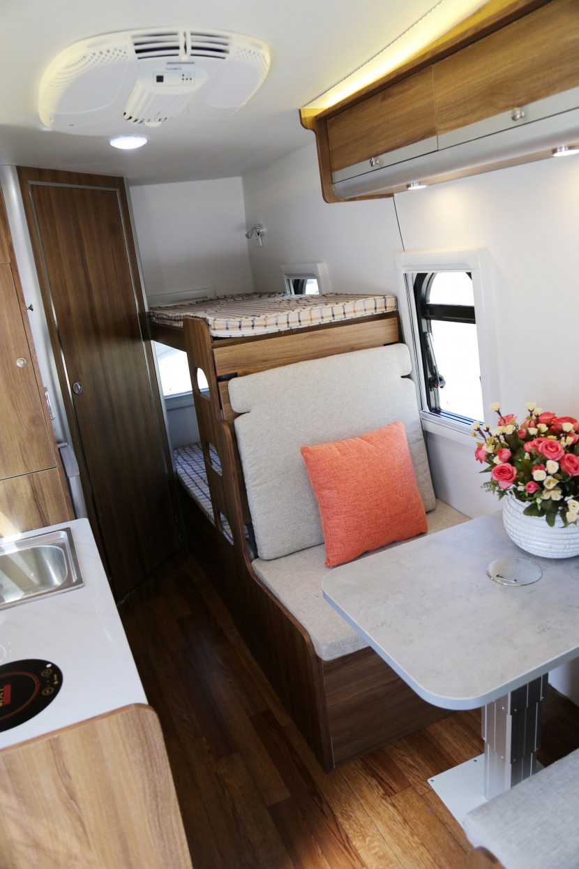 新飞房车新伽途旅居版 13.98万元 IMG_9550