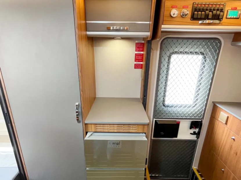 9月2日郑州房车展——新飞S100房车，开窗见海，车内即家645a16f3ad2d445e166e82e8ada09fc0