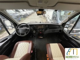 依维柯 2020览众塞拉维双拓展C型房车